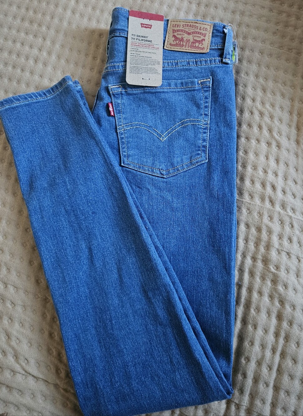 NWT Levi's 711 SkinnyJeans
